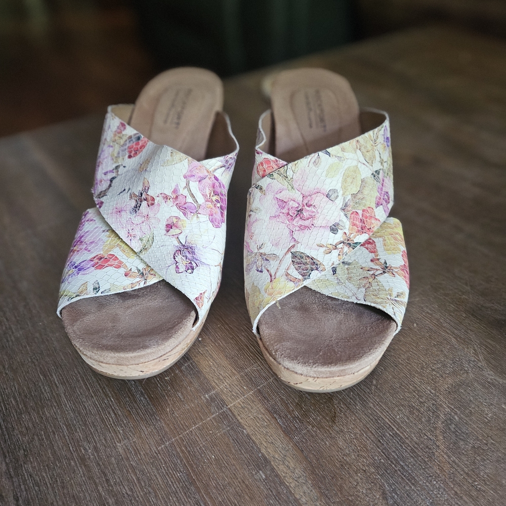 Rockport Cream Mules with Cushioned Footbed